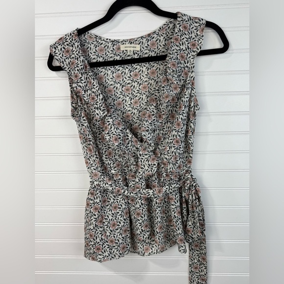 Max Studio Tops - Max Studios women’s frilly floral feminine sleeveless top, peplum style. Size XS